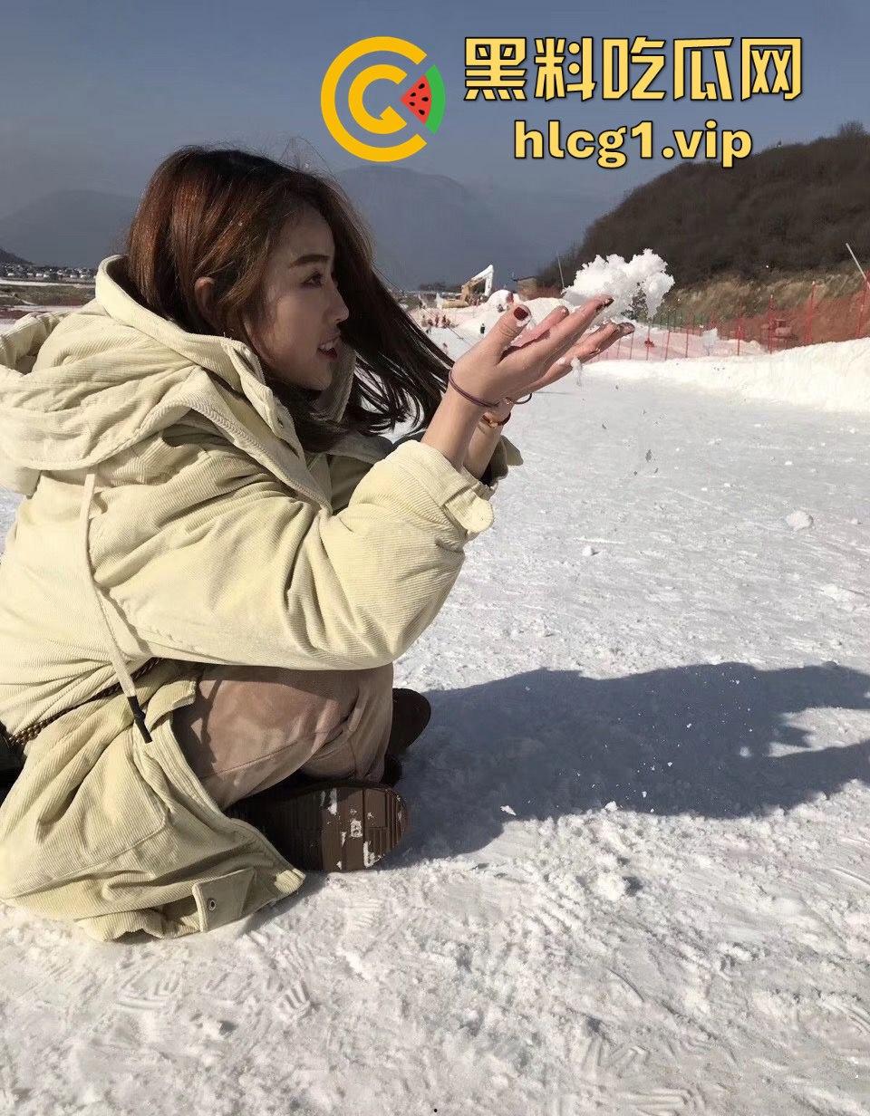 下班后的丝袜小姐姐有多诱人？酒店约炮，丝袜塞嘴里每次都爽翻天！-5