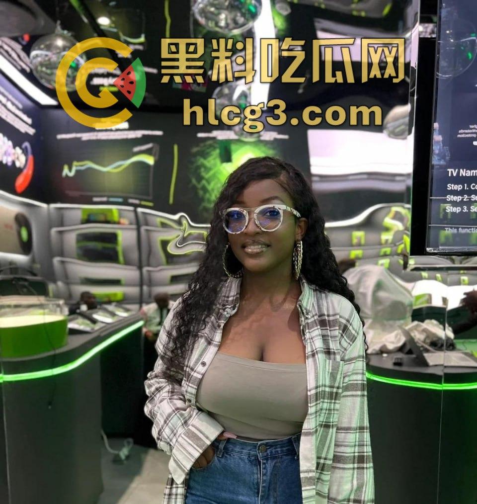 斯达黎加黑妹『 CARLOS』国庆日聚会现场 当众脱光表演阴道插啤酒瓶热舞-1