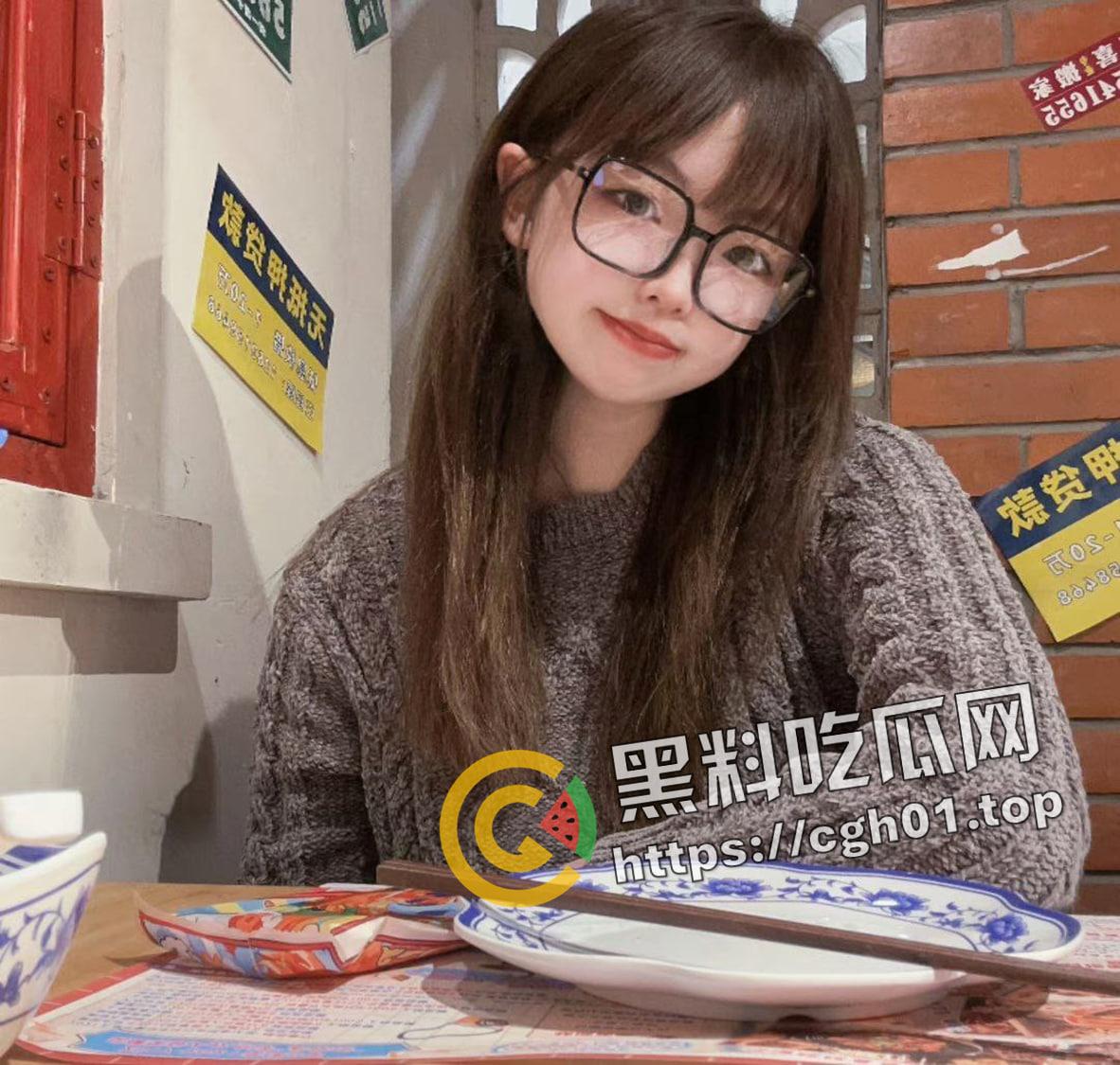 可爱无敌!四川大学妹子 贷款还不上被调教成甜系母狗 叫声娇嫩让人舍不得草-2