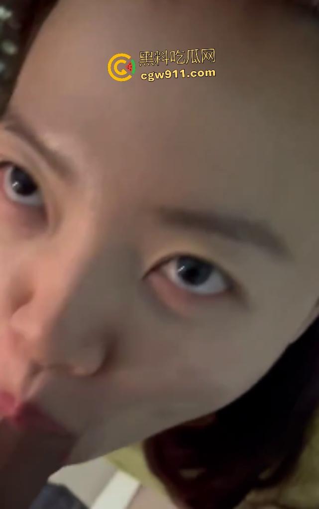 文静女神私下骚到飞起，新男友刚上床被口技吸魂腿软，巨乳骑乘如过山车，这嫩逼能把鸡巴融化了！-2