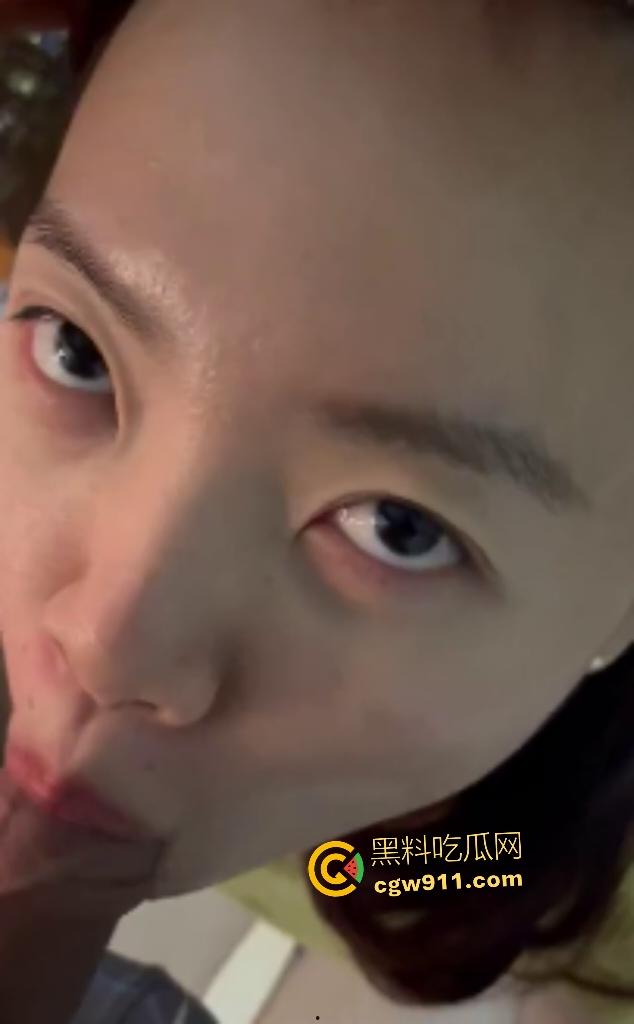 文静女神私下骚到飞起，新男友刚上床被口技吸魂腿软，巨乳骑乘如过山车，这嫩逼能把鸡巴融化了！-3