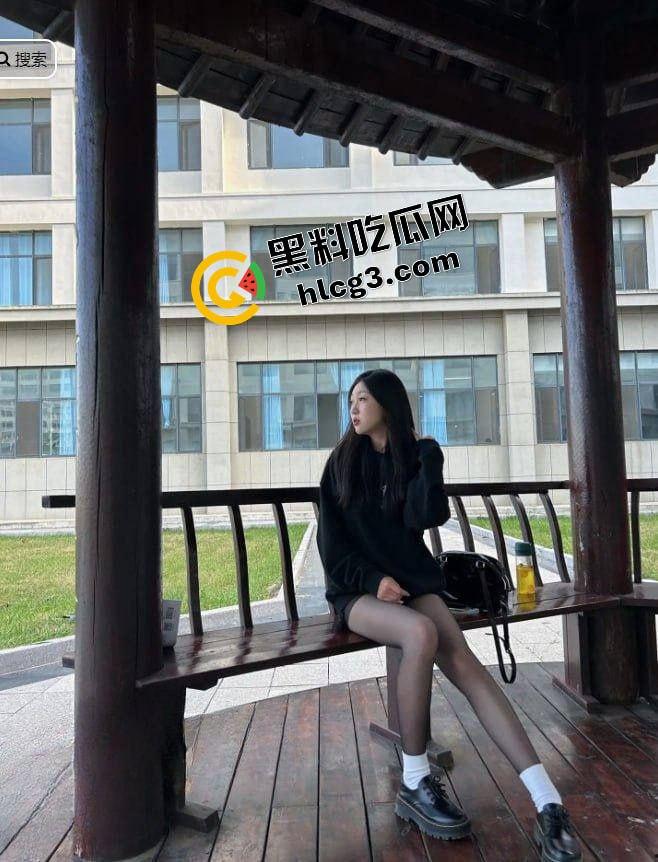 山东外事职业大学 体育生情侣夜晚凉亭激情野战做爱 抱起来猛蹬 被路人发现偷拍！-4