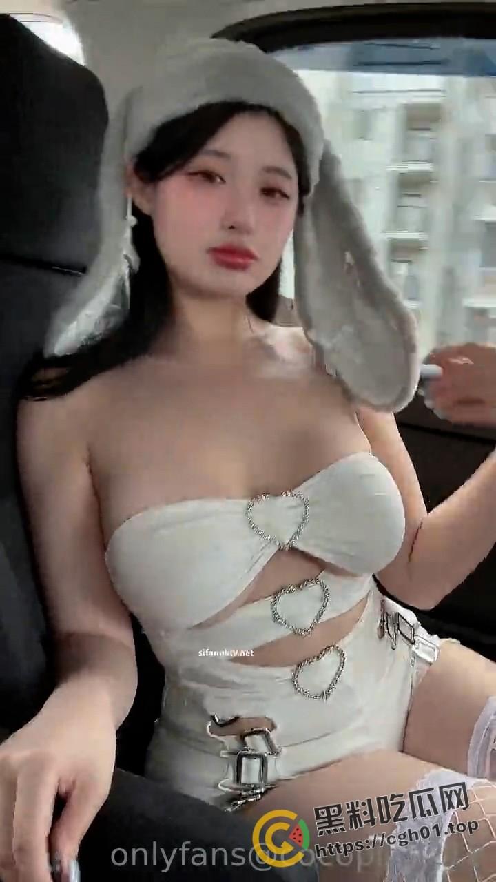 台湾极品巨乳网黄OF最新付费流出！cos 诱惑 制服 顶级魅魔 活该你挣这个钱 46v+大合集-14