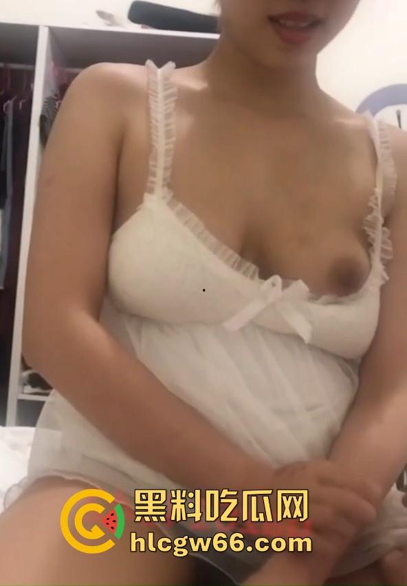 高颜值游戏主播【张优】与榜一大哥性爱视频曝光 巨乳少女身上骑 不死都得脱层皮！-6