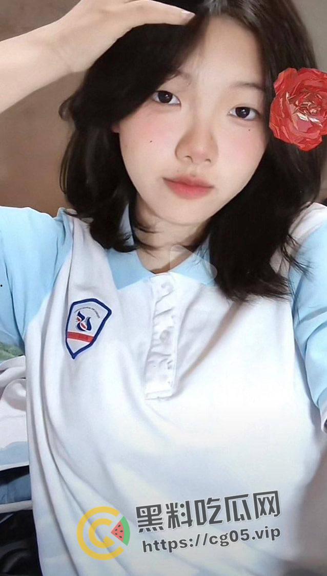 福州第十八中学【南笙】跟网友裸聊视频被外泄 巨乳高中生背地里竟然是反差母狗-1