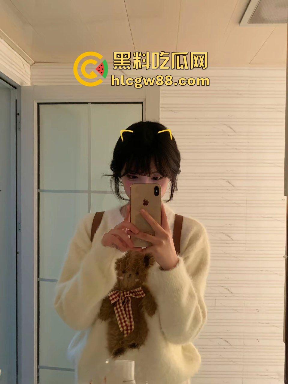 云南大理清纯嫩妹【谢佳怡】绿帽男友贡献淫妻给处男兄弟操,楼梯上全力冲刺后怼白臀嫩穴!-1