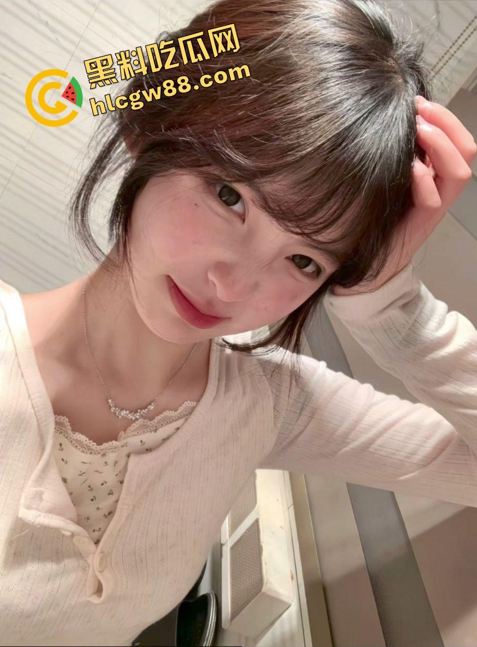 云南大理清纯嫩妹【谢佳怡】绿帽男友贡献淫妻给处男兄弟操,楼梯上全力冲刺后怼白臀嫩穴!-4