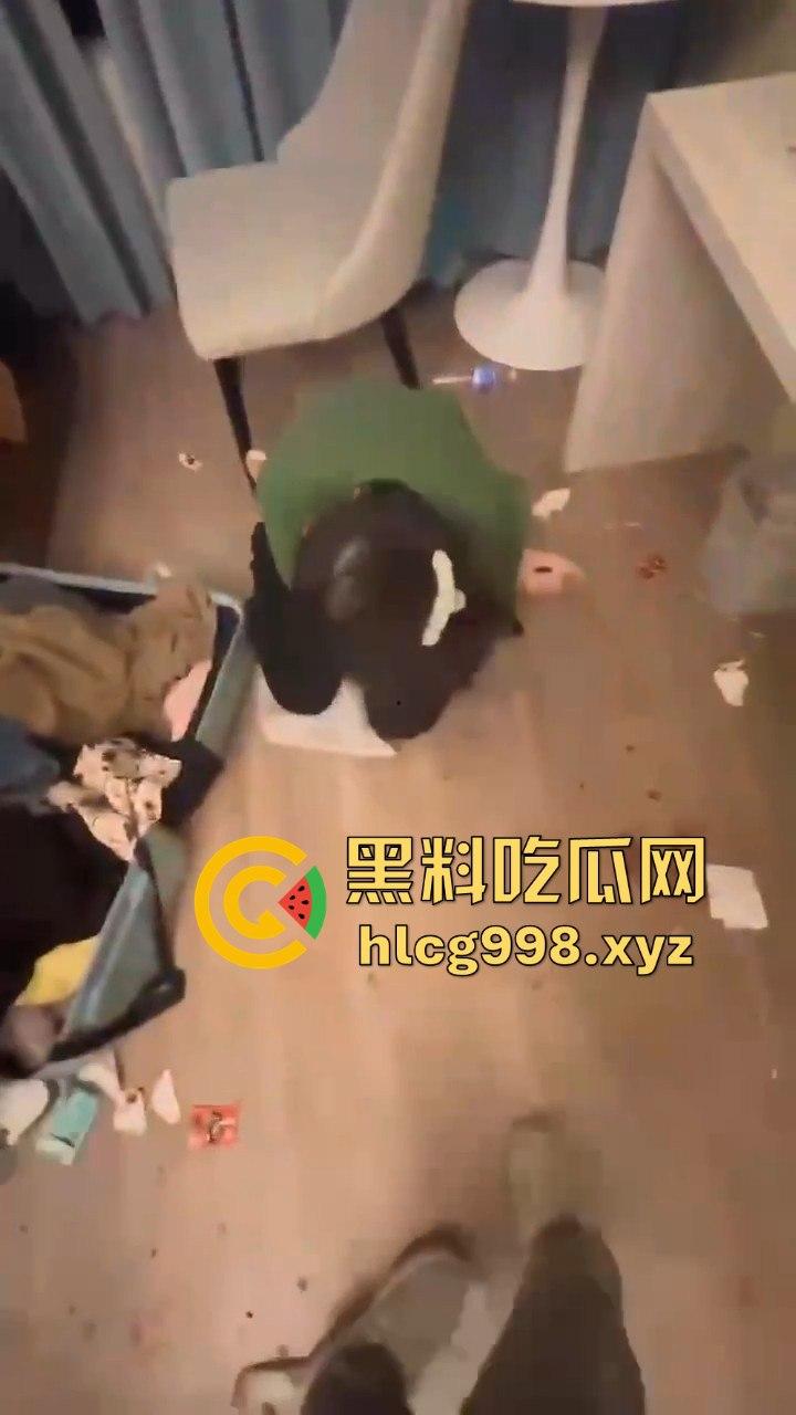 逼良为娼还打人！两个男的打不过女的竟录视频泄愤，只因不肯玩3P！-3