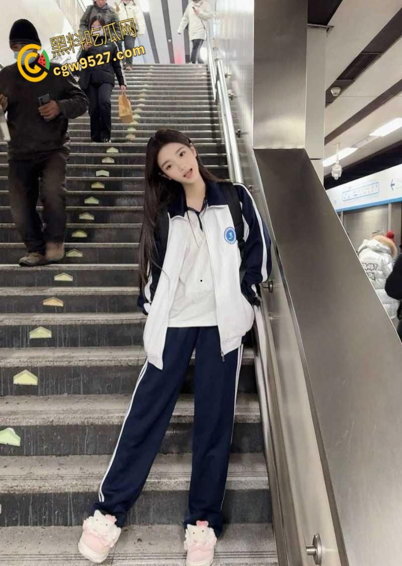 北京服装学院校花【于炜婕】,兼职外围私下曝光,更有招嫖卡片代言人之称,白虎嫩穴被各种玩弄!-3