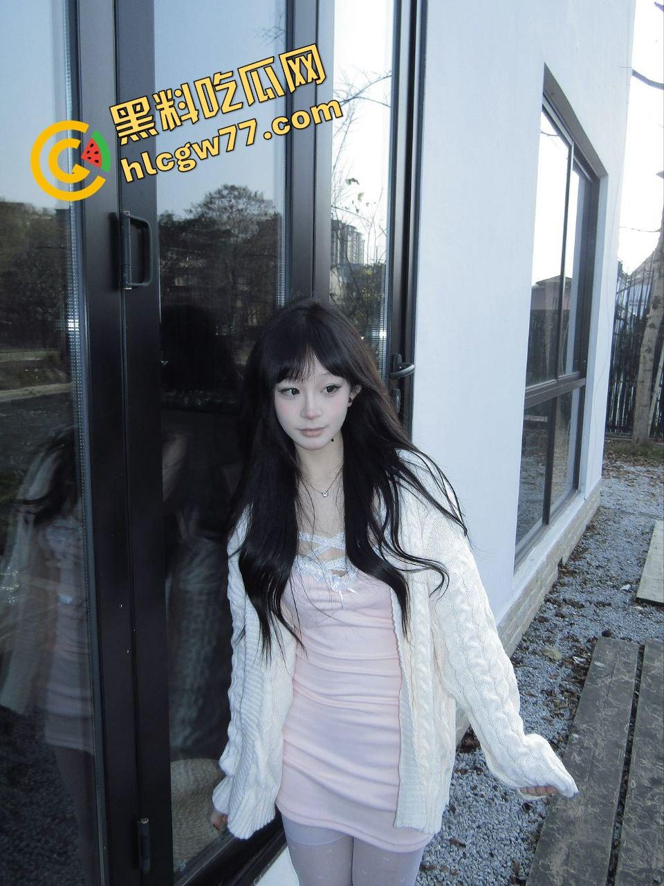 清纯校花秒变极品双马尾调教机，萝莉妹子『杨雪』为了钱主动舔脚求调教，被爆操后入浪叫到破音都不喊停！-4