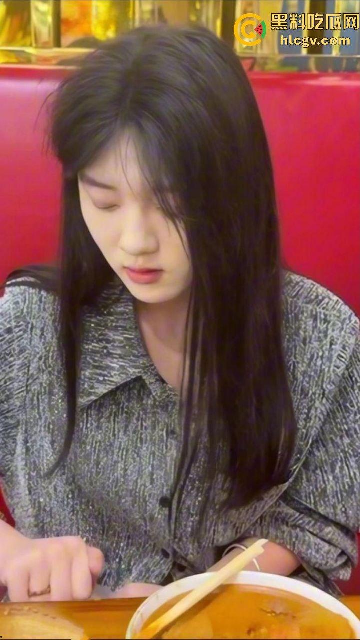 瓜友投稿火锅聚会女友闺蜜喝断片,趁机无套直入粉嫩鲍鱼!极品闺蜜醉酒后被玩弄一夜疯狂内射!-2