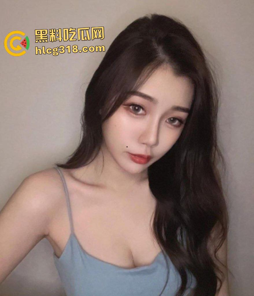 福建师大大三学姐【王渔柯】和男友外出开房，着急脱衣服口交！女上位角度看奶子像核弹般砸下来！-1