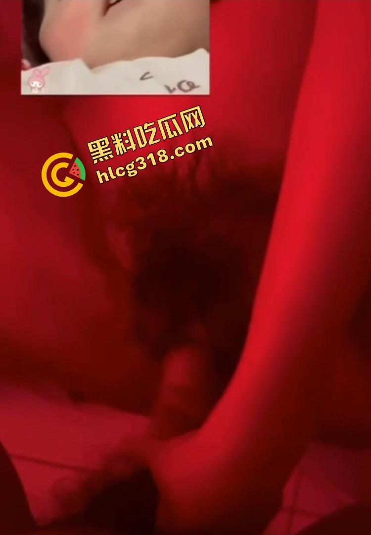 27万粉清纯眼镜妹『田馨馨6』戴眼镜直播卖萌，摘眼镜直接骑人，私底下和大哥偷情视频流出！-12