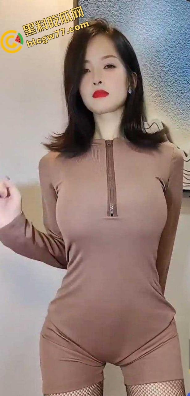 上海极品反差人妻御姐王可音猎奇福利流出！ 丰乳肥臀少妇激情扣逼自慰白浆四溢  展示独门绝技逼里插吸管喝奶！-1