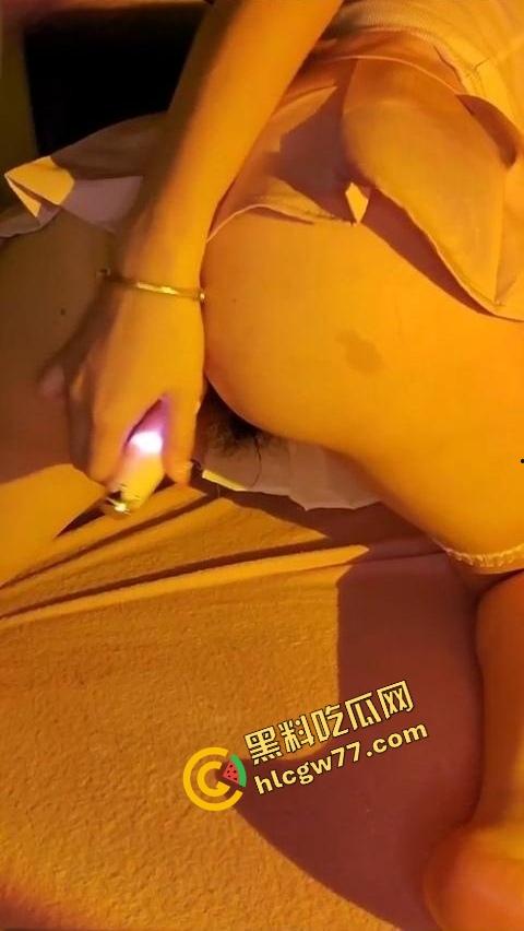 上海极品反差人妻御姐王可音猎奇福利流出！ 丰乳肥臀少妇激情扣逼自慰白浆四溢  展示独门绝技逼里插吸管喝奶！-10