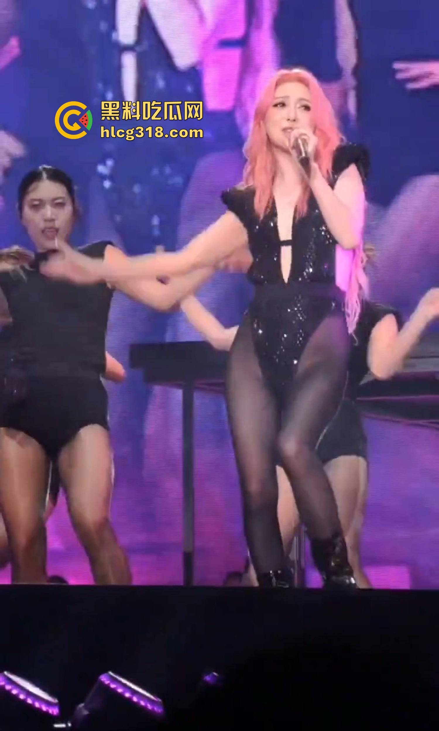 香港兔子警官变黑鬼宠物『薛凯琪』亲测黑屌开膛4分钟激战流出,最后少女被操成爆浆兔!-7