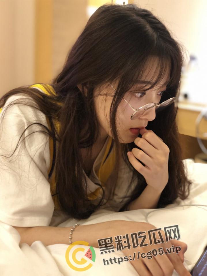 眼镜一摘 火力全开!研究生反差婊摘掉眼睛疯狂口角 涡轮压缩机上身疯狂榨精 研究生肉片就是好吃-2