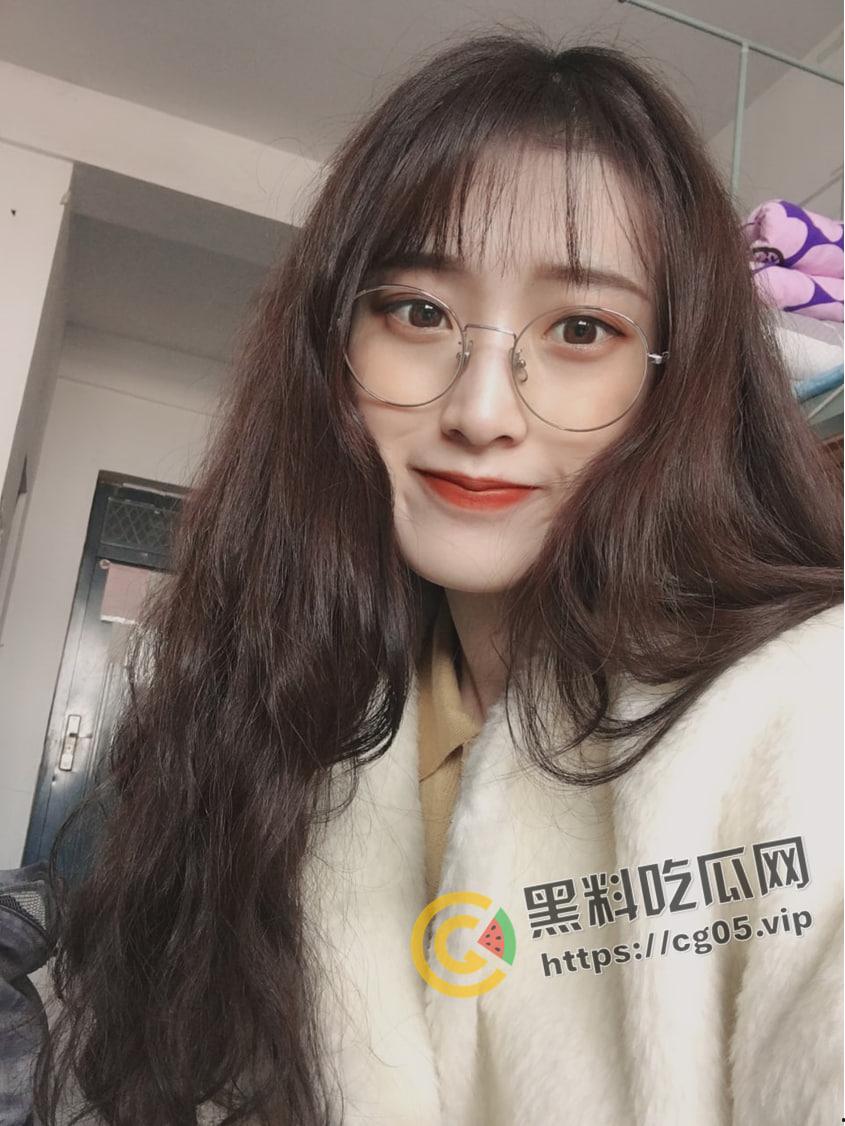 眼镜一摘 火力全开!研究生反差婊摘掉眼睛疯狂口角 涡轮压缩机上身疯狂榨精 研究生肉片就是好吃-5