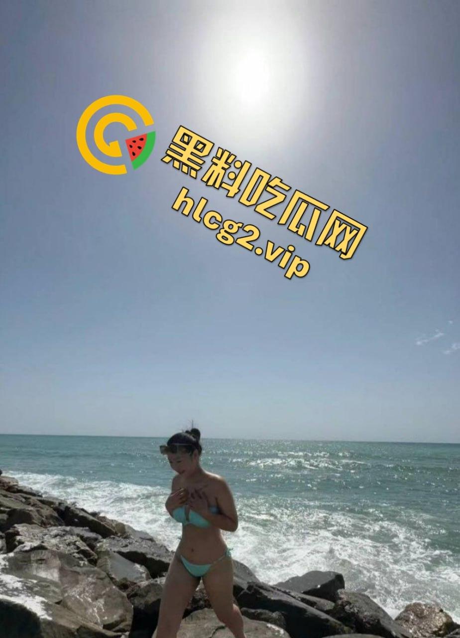 美国华裔黑皮学生妹『唐容蓉』自拍自慰视频泄露！完美身材成为洋爹极品炮架！-1