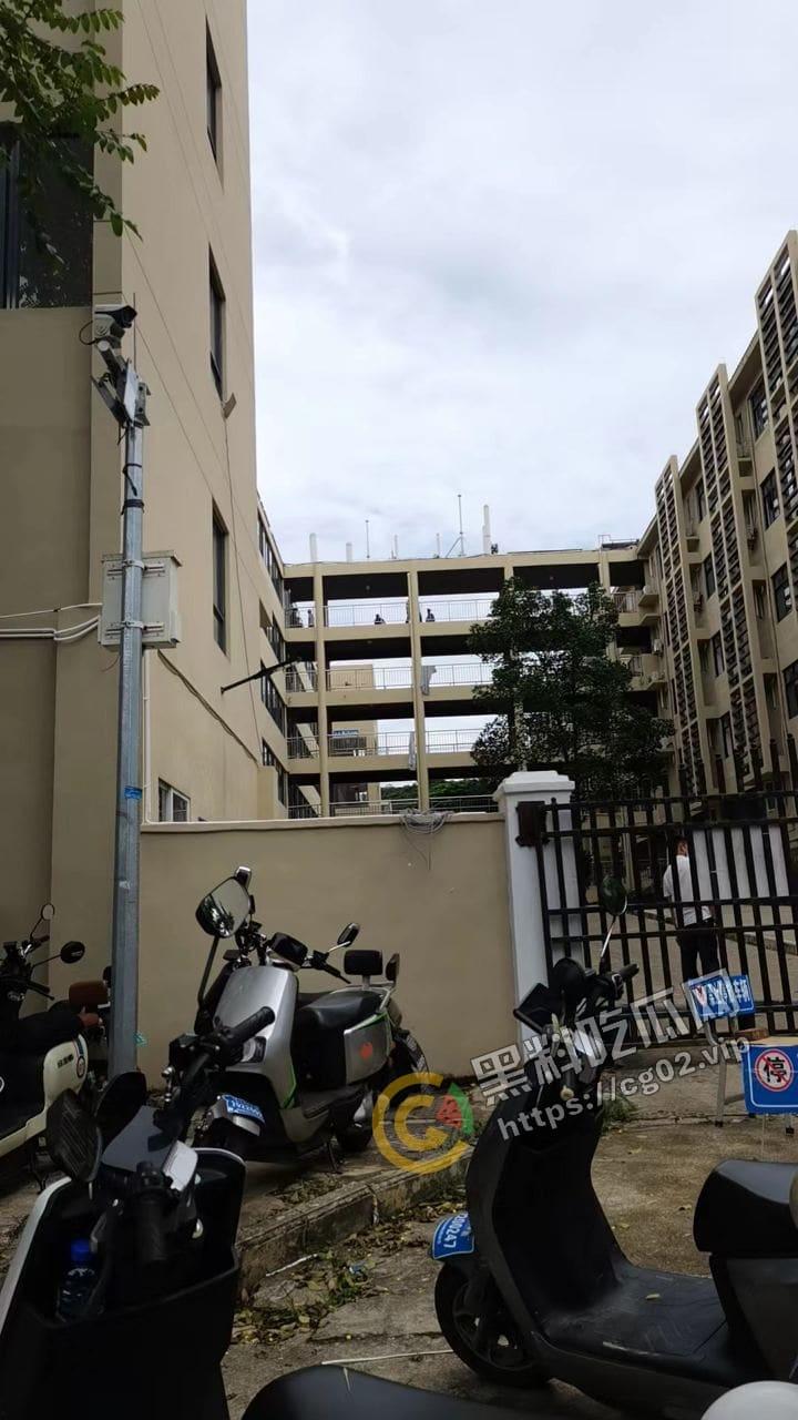 三亚学院北 25 持刀捅人!殡仪馆直接把人拉走了,警方反复侦察!连隔壁看热闹都逮捕!疑似是外卖引发的刀杀?-4