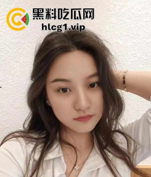 家庭监控曝光通奸门!男子带火辣小姨子偷欢,妻子外出竟全程录下!-2