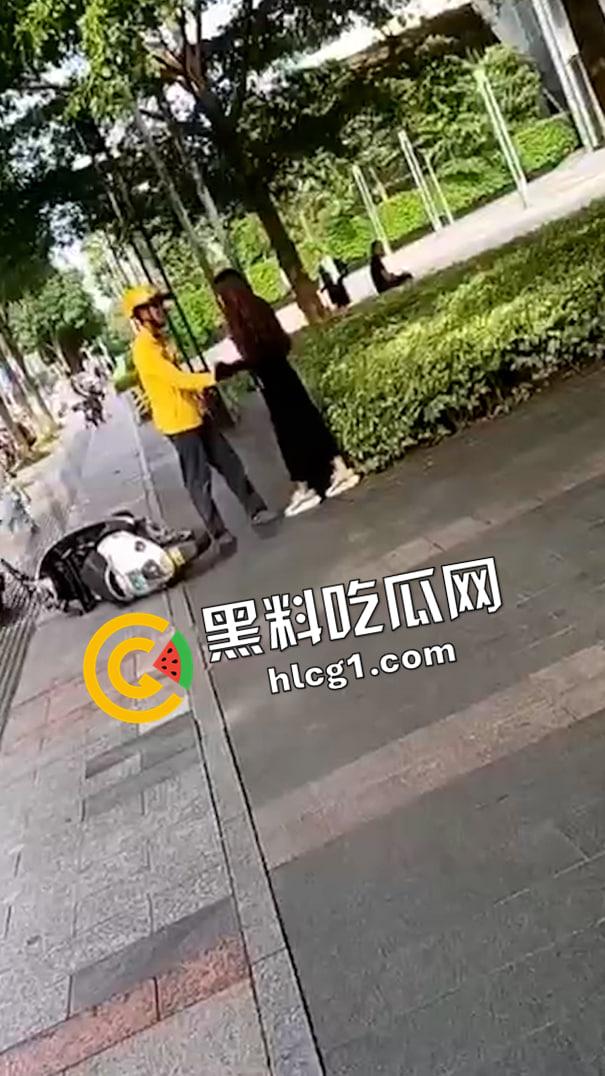 南宁爱情故事 外卖员和女友的街头感情纠纷 看来送再多外卖也留不住你-3