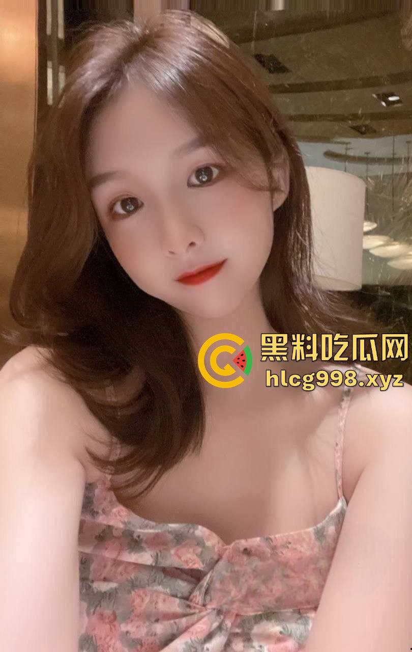 郑州师范大学清纯妹【刘若雨】床上骚得飞起，双手捧蛋吃鸡，吃得是真虔诚！-1