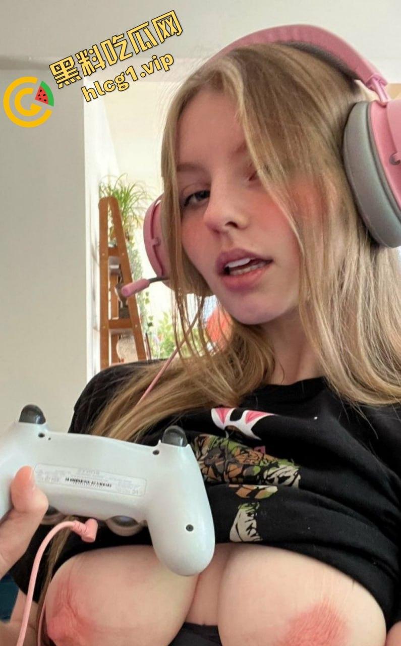 老外小萝莉太会玩！与男友吃鸡私密画面大曝光，外国萝莉还真是放得开！-4