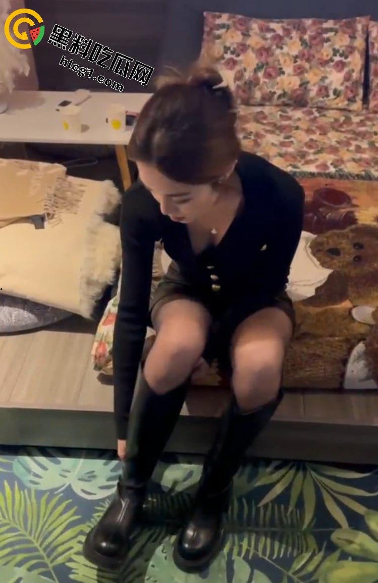 苏州酒店约炮公司会计，平时高雅端庄的公司财务竟是超群口技的母狗！-1