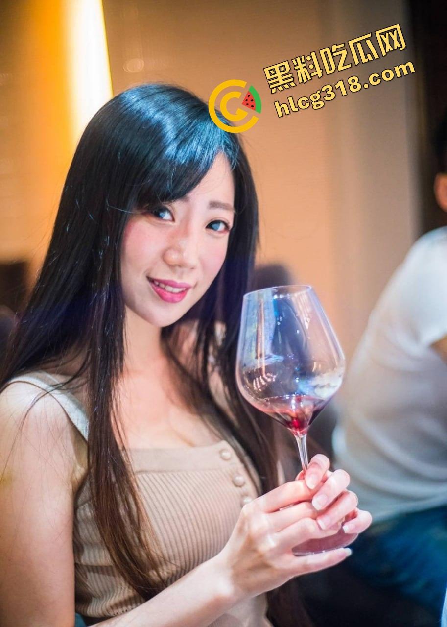 周日约炮敏感肌白丝女大『李延倩』轻揉一下就潮喷,揉两下水喷不停,比吃药还猛这怎么停下来!-3