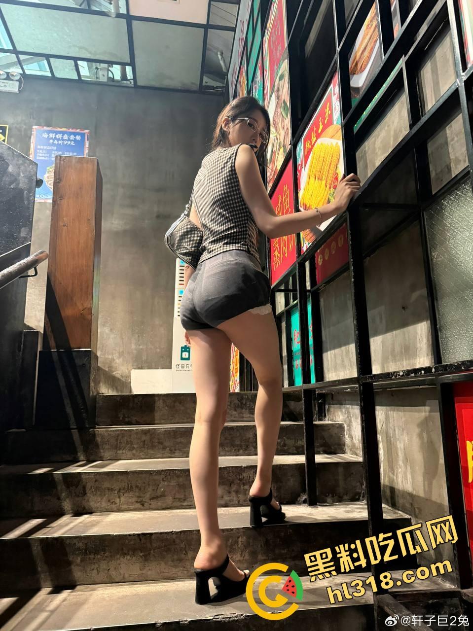 虎牙真神『轩子巨2兔』回归首秀自曝原装身材怒怼科技脸，直播剖析翘臀秘密找对象就得选纯天然！-16