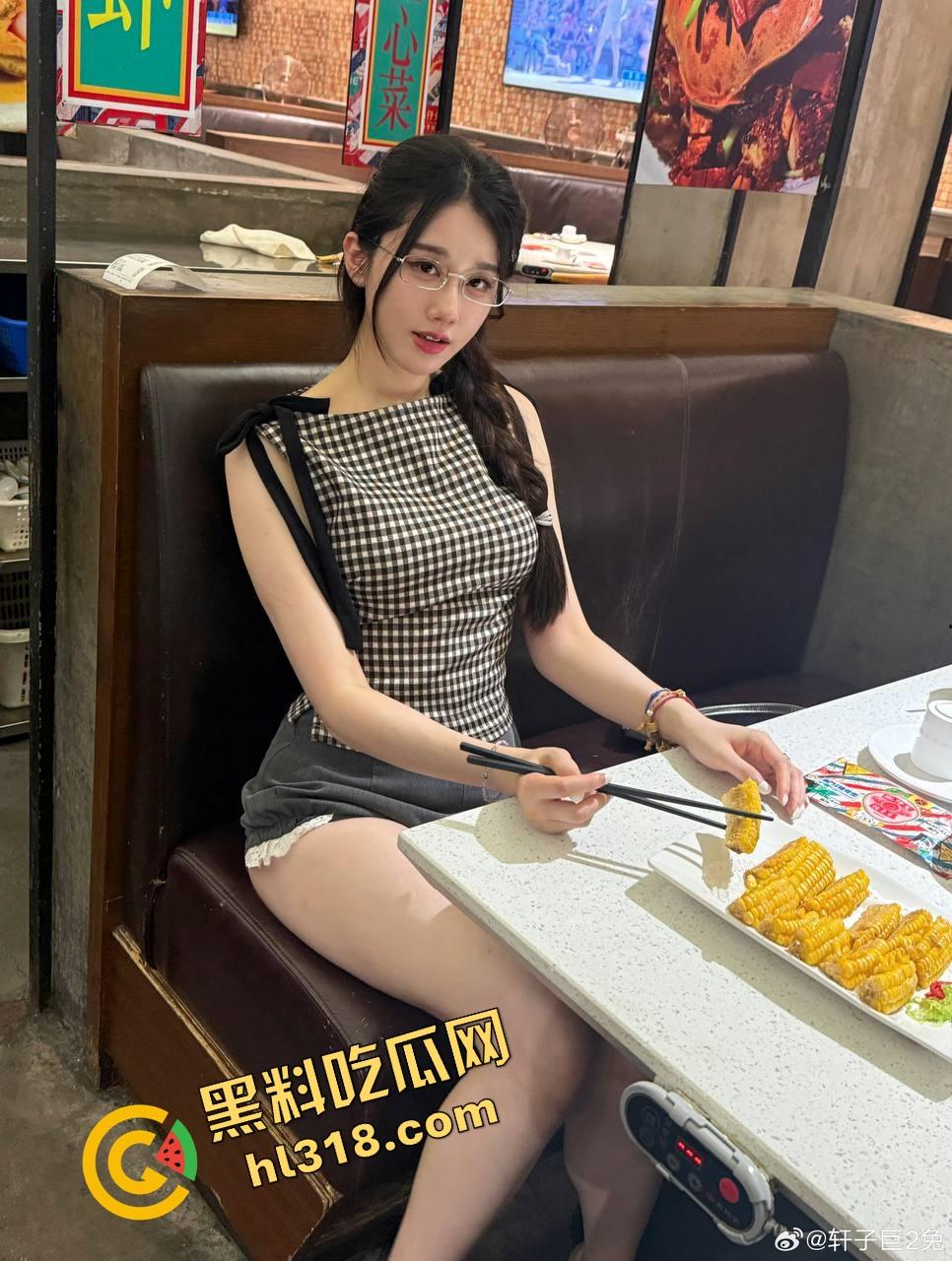 虎牙真神『轩子巨2兔』回归首秀自曝原装身材怒怼科技脸，直播剖析翘臀秘密找对象就得选纯天然！-20