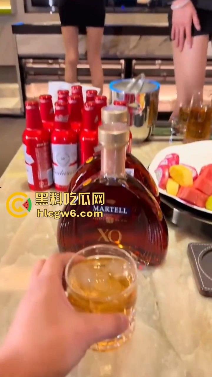 山东KTV传说中的行政套餐!天道酬勤的行政OL包臀裙女秘书,服务到位,难怪公务员考试报名人数年年创新高!-3