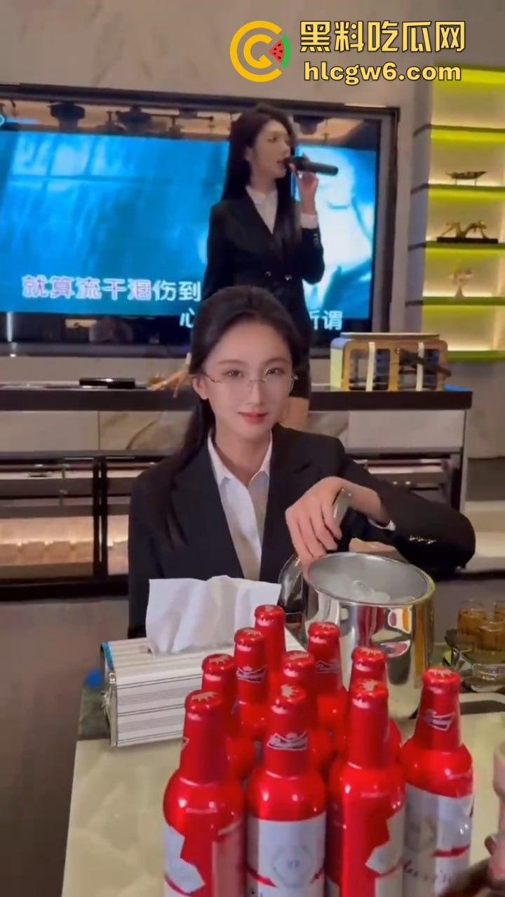 山东KTV传说中的行政套餐!天道酬勤的行政OL包臀裙女秘书,服务到位,难怪公务员考试报名人数年年创新高!-10