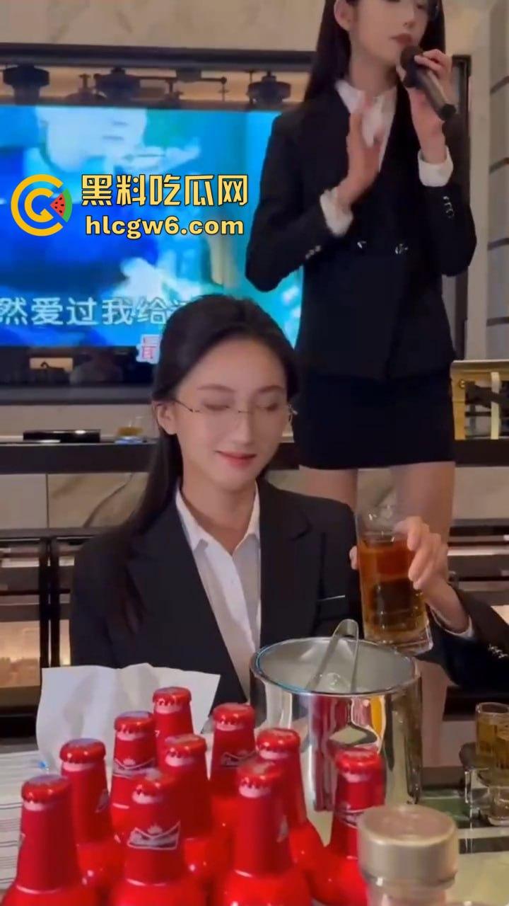山东KTV传说中的行政套餐!天道酬勤的行政OL包臀裙女秘书,服务到位,难怪公务员考试报名人数年年创新高!-11