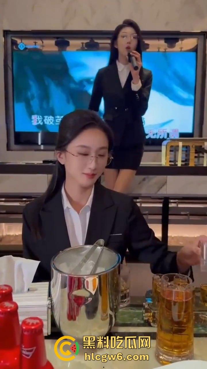 山东KTV传说中的行政套餐!天道酬勤的行政OL包臀裙女秘书,服务到位,难怪公务员考试报名人数年年创新高!-12