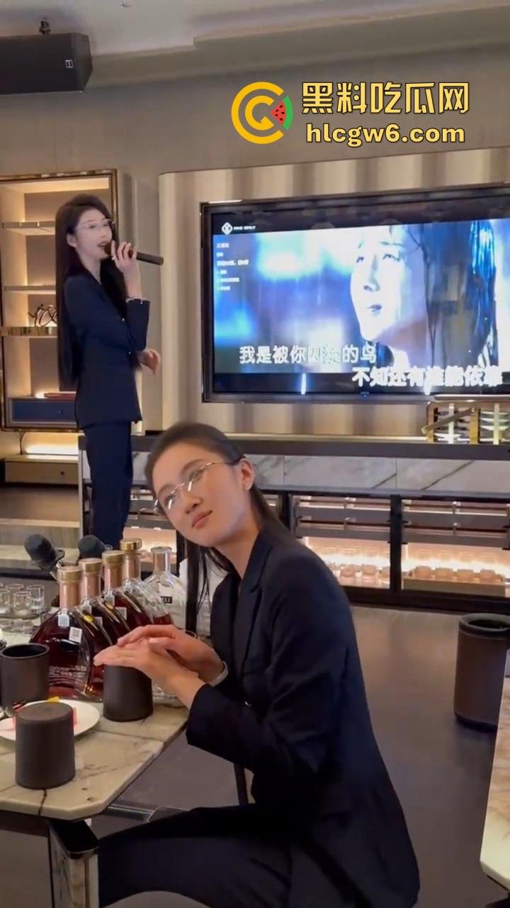 山东KTV传说中的行政套餐!天道酬勤的行政OL包臀裙女秘书,服务到位,难怪公务员考试报名人数年年创新高!-17