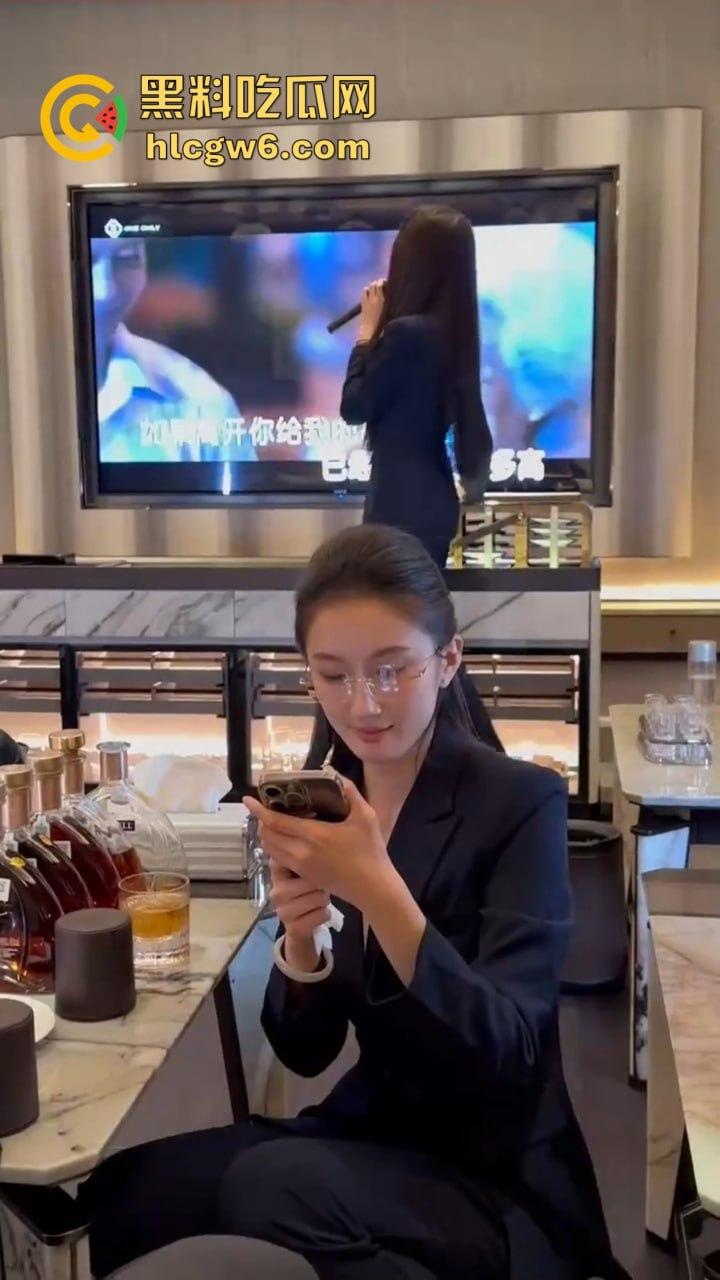 山东KTV传说中的行政套餐!天道酬勤的行政OL包臀裙女秘书,服务到位,难怪公务员考试报名人数年年创新高!-18