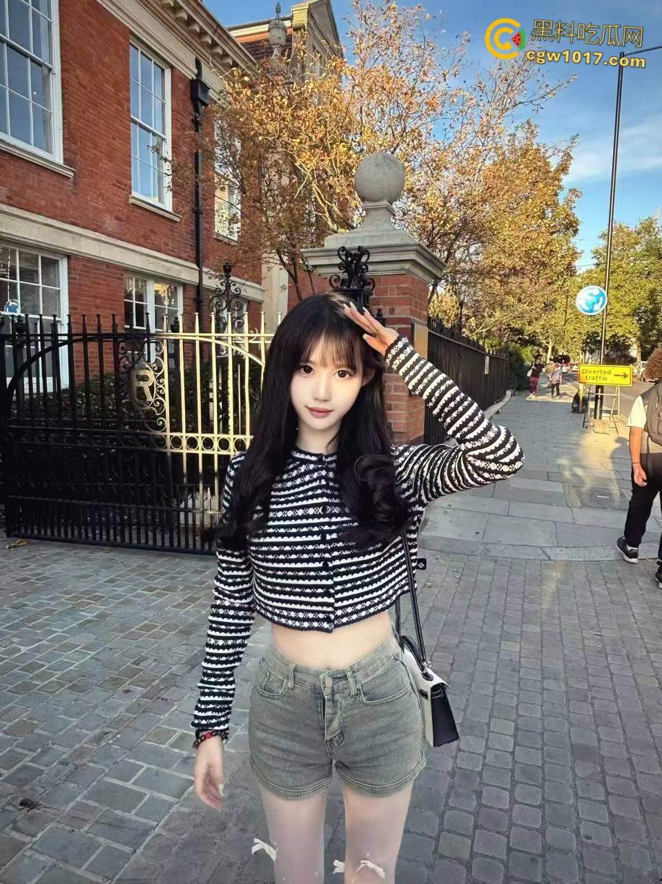 姐姐穿上吊带豹纹黑丝,猫爪拍微调亲姐姐,轻度调教让姐姐体验到了从未有过的感觉,女上骑乘还把姐姐弄潮喷了!-1