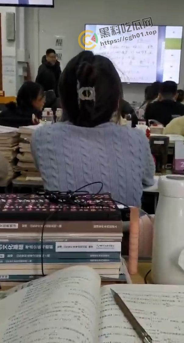 济南长清校区男生和女班主任偷情 被老师男朋友上门质问 真男人决斗-5