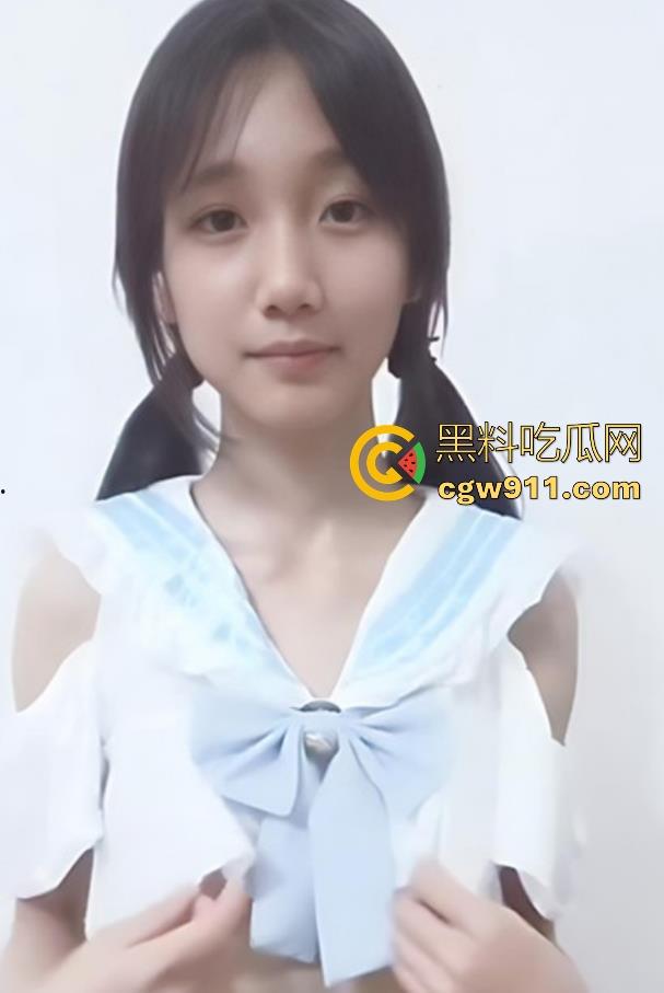 湖北轻工职业学院清纯学妹【刘尹美】裸聊视频曝光，白月光女友化身反差母狗，三点全漏纤手揉捏美乳，真嫩啊！-2