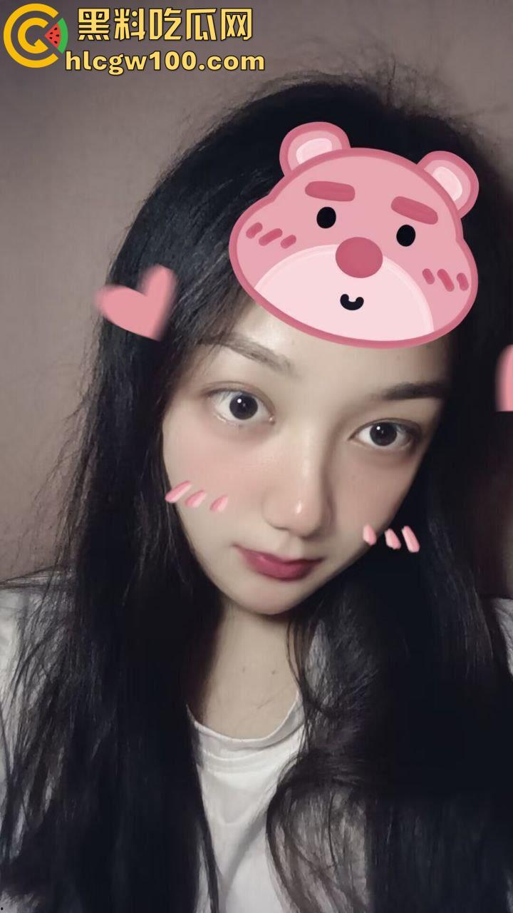 武汉大学反差母狗【马晓娜】，揉捏巨乳直翻白眼，淫水打湿逼毛裸聊视频分手惨遭泄密-2