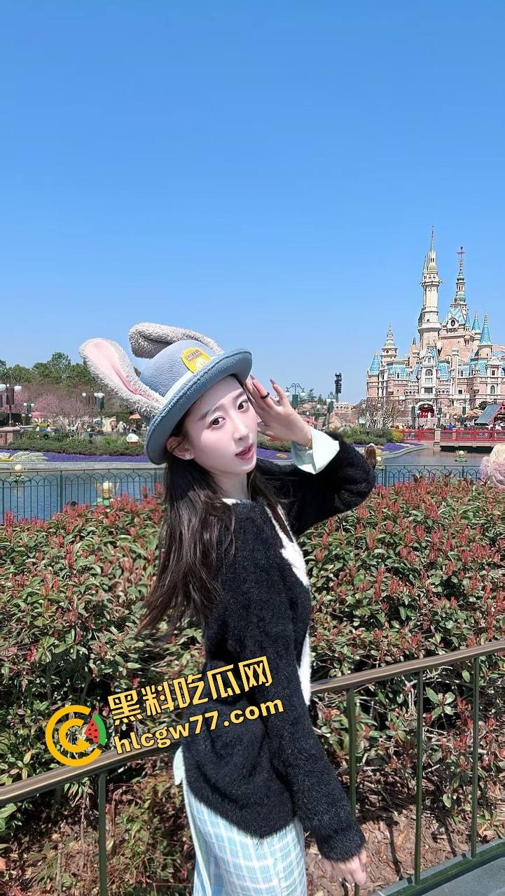 老牛吃嫩草 90后骚逼老婆轻轻一揉就喷水,不用插进去光摸就高潮,别太离谱!-4