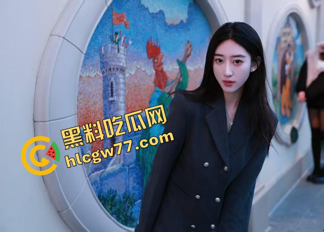 老牛吃嫩草 90后骚逼老婆轻轻一揉就喷水,不用插进去光摸就高潮,别太离谱!-5