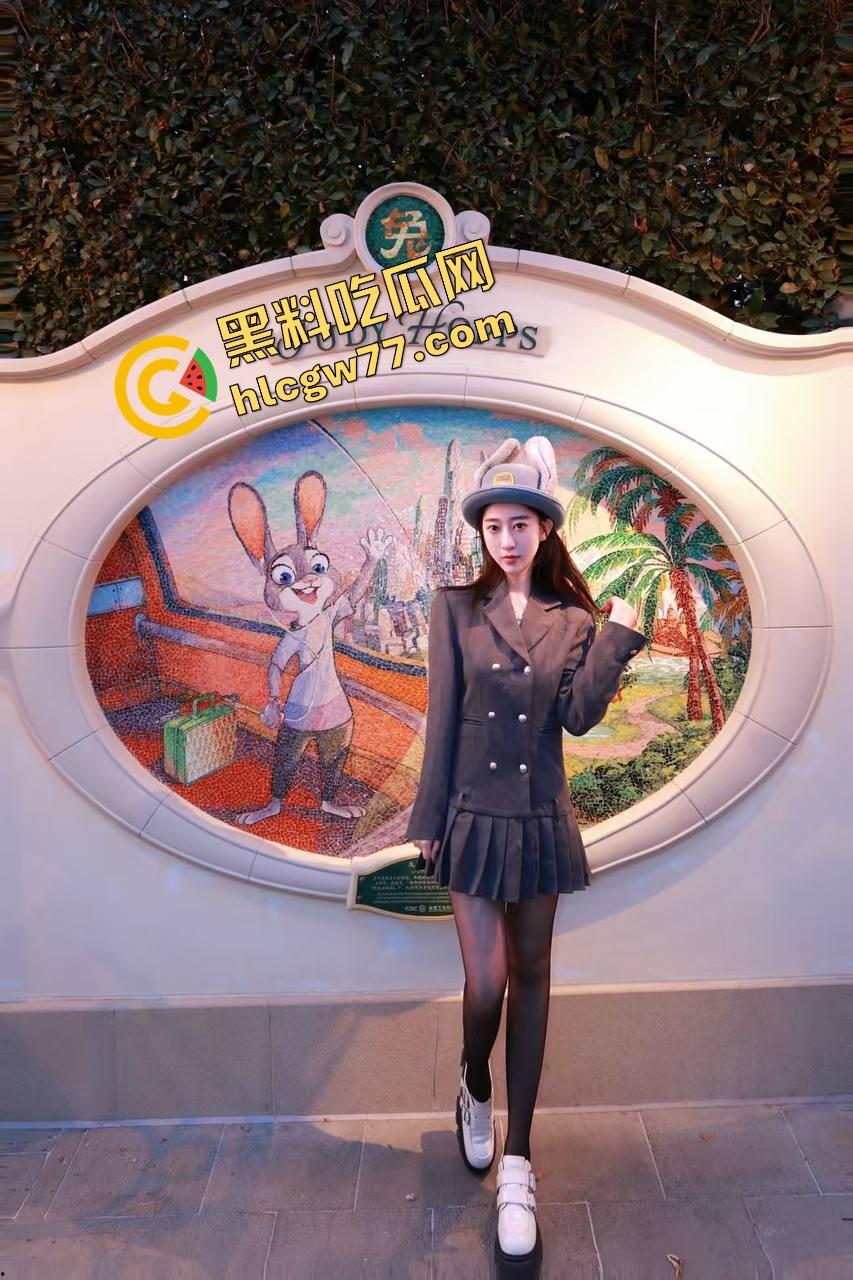 老牛吃嫩草 90后骚逼老婆轻轻一揉就喷水,不用插进去光摸就高潮,别太离谱!-7