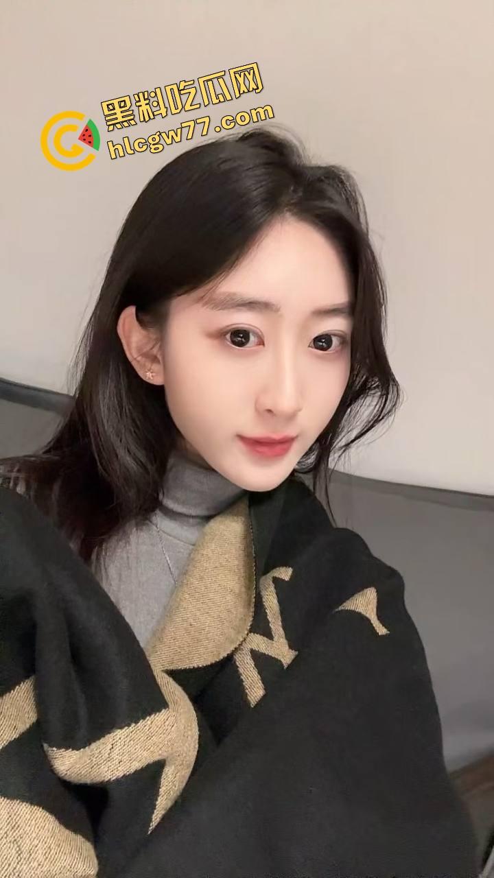 老牛吃嫩草 90后骚逼老婆轻轻一揉就喷水,不用插进去光摸就高潮,别太离谱!-8