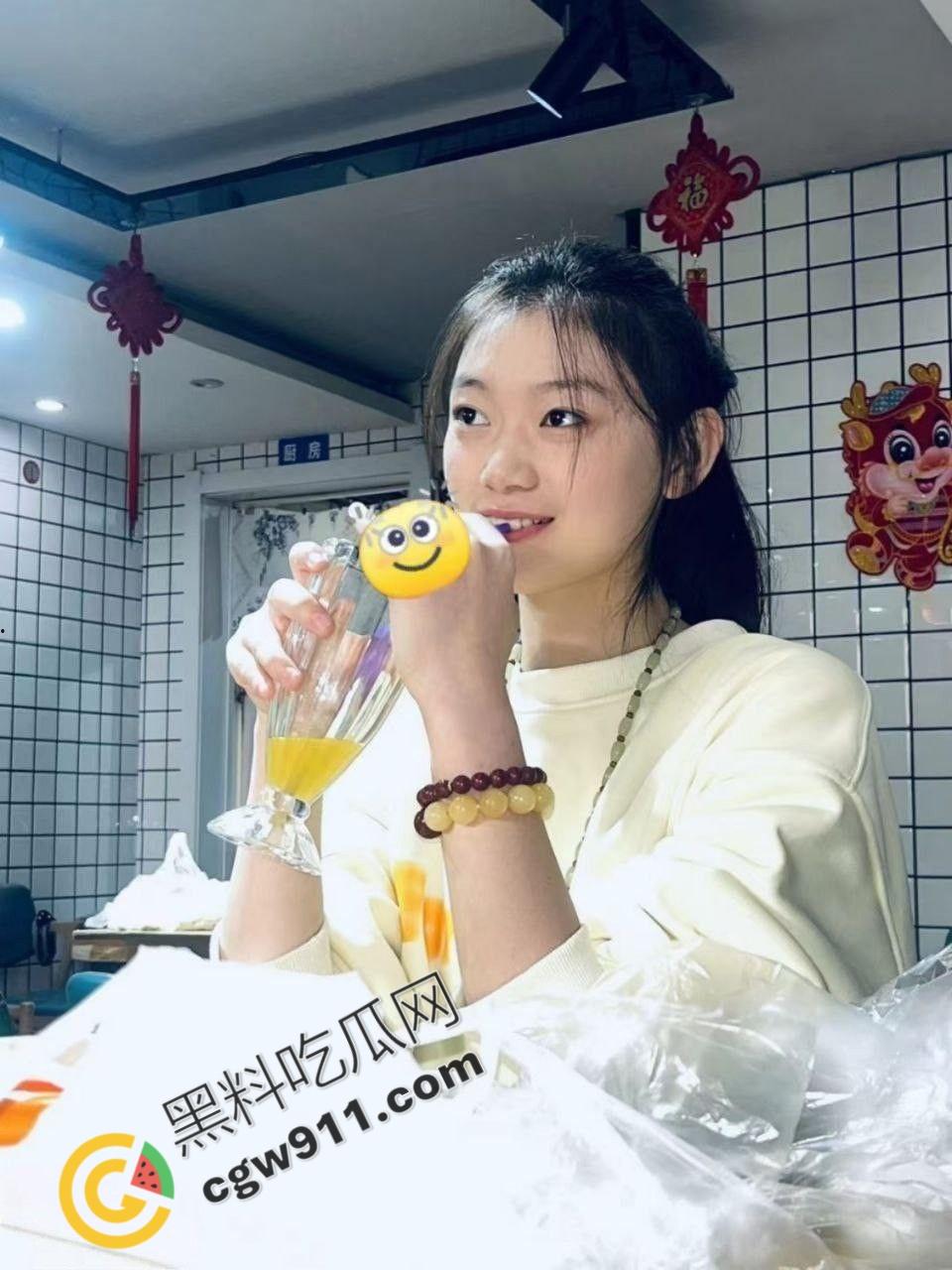 南京舞蹈女神【张梦娇】动人姿势销魂,奶大腰细无难度,3P高难折叠姿势堪称舞蹈界极品-1