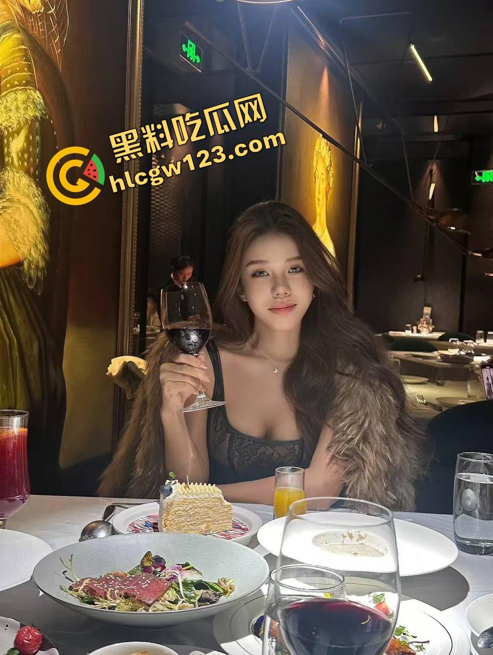 嫂子这腰臀比太顶了,哥哥出差不在家,我直接后入她的大肥臀,忍不住拔枪狂干!肥臀即正义!-4