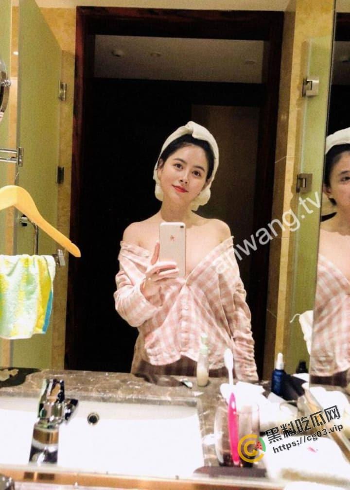 曝光!太原 龙湖万达二层 服装店少妇老板【王双娜】婚前是做外围 后被金主长期包养 目前老公仍不知情 怼脸拍摄-4