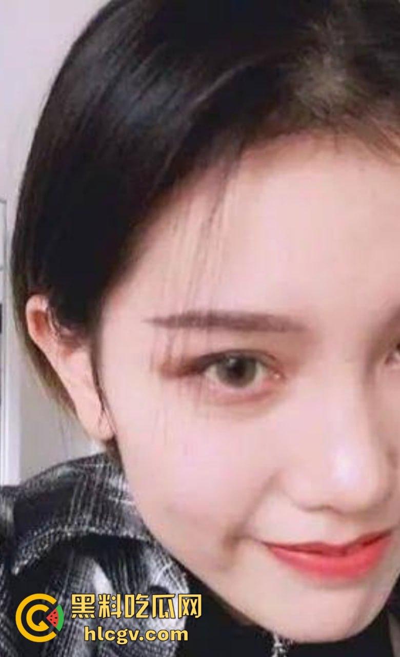 南充美女【李婉钰】被前男友曝光私密视频！黑丝长腿玩兴跳，长棍插穴骚气爆棚！-7